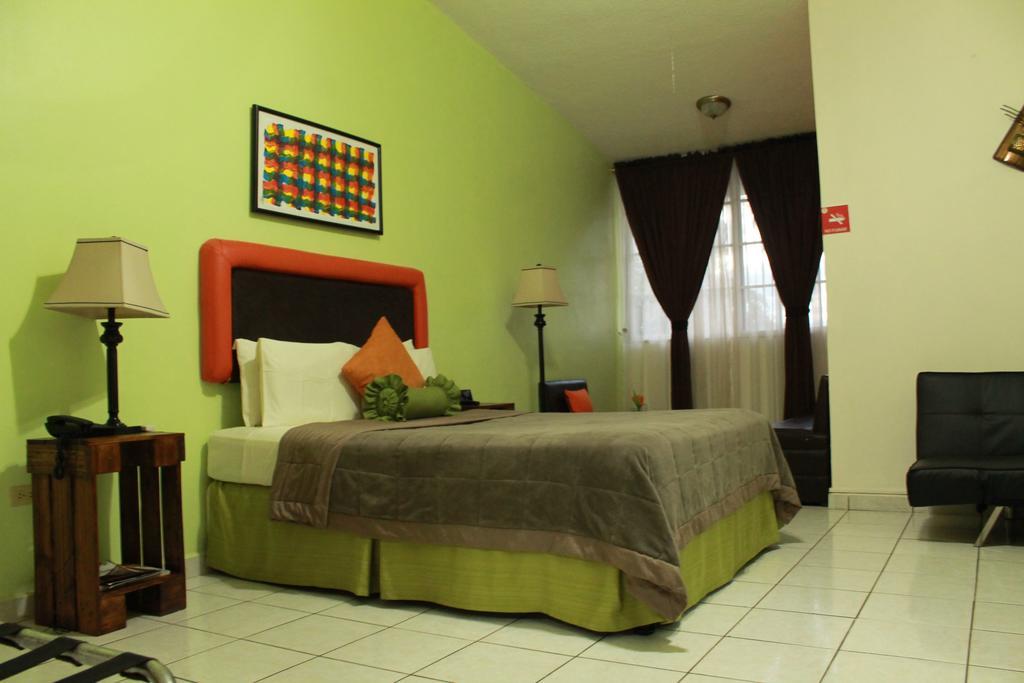 Hotel Casa Las Lomas テグシガルパ エクステリア 写真